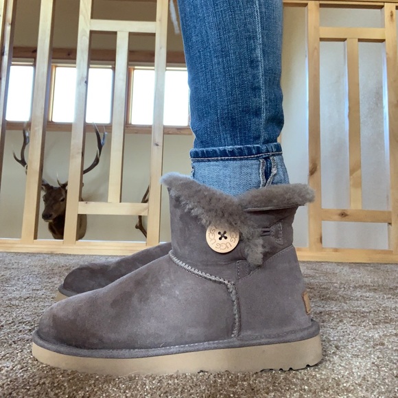 Ugg boots - Picture 1 of 3